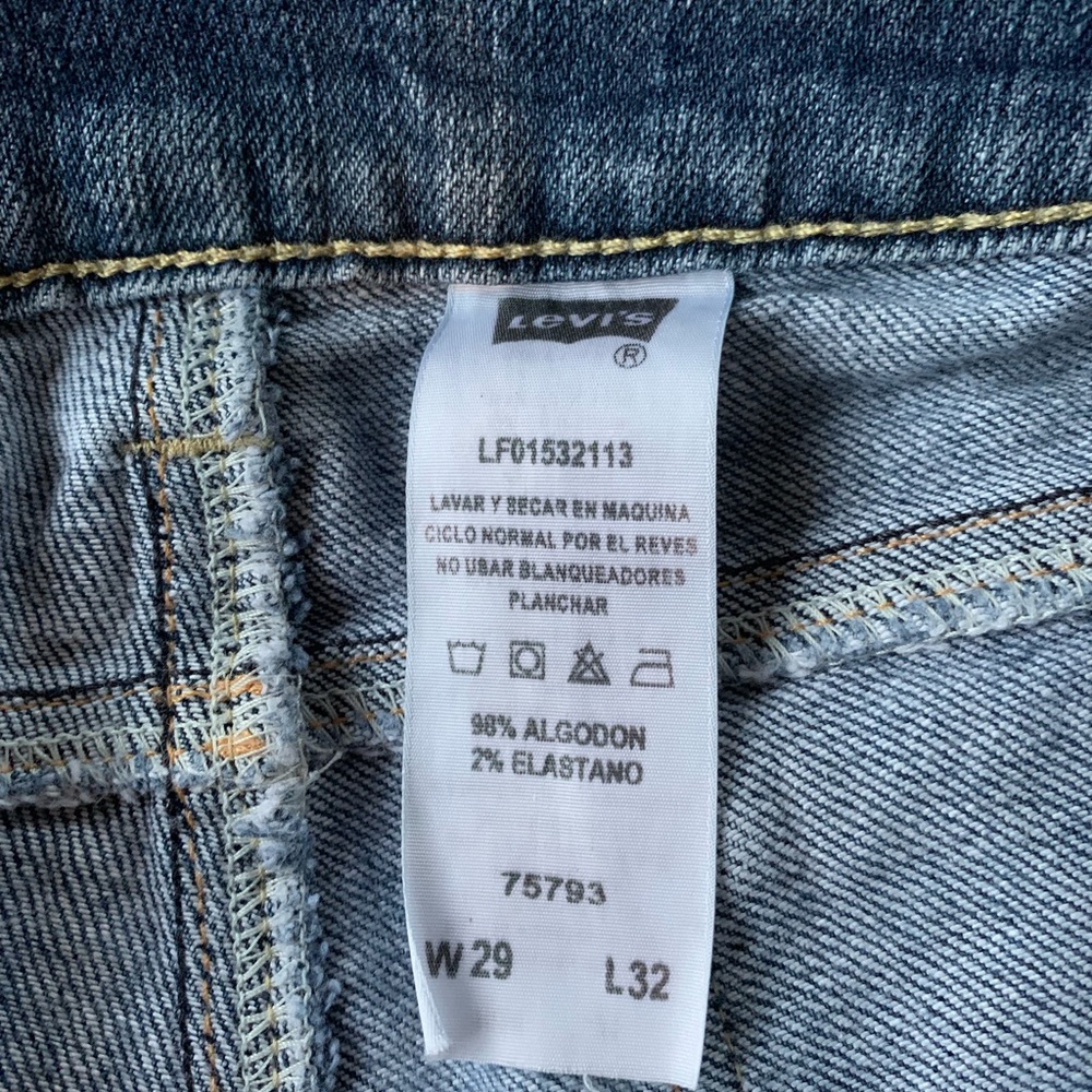 Levis - Picture 5 of 6